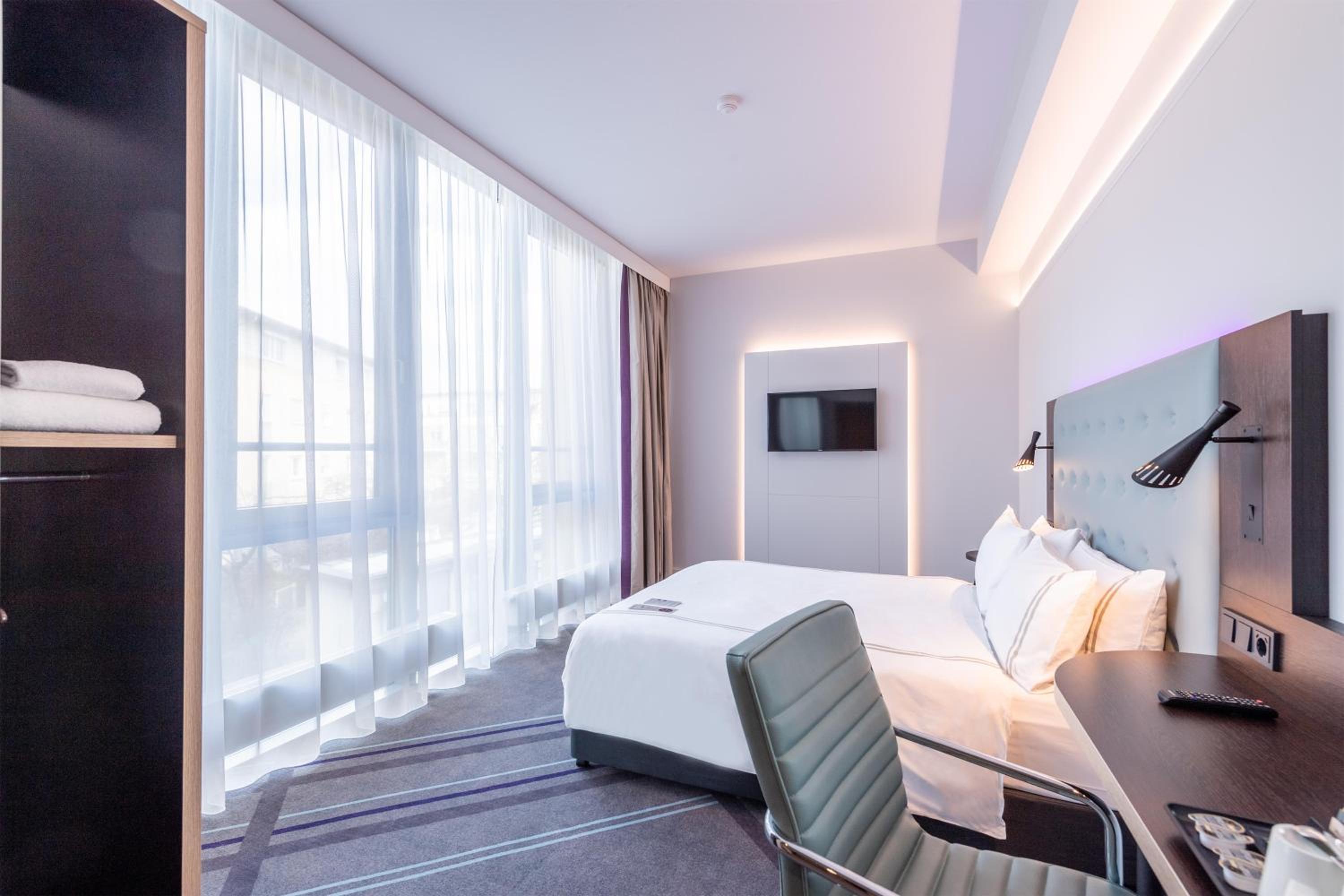 Wet, Double Bed, Accessible