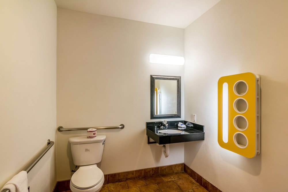 Motel6 Bell Gardens, CA - Los Angeles 34/38