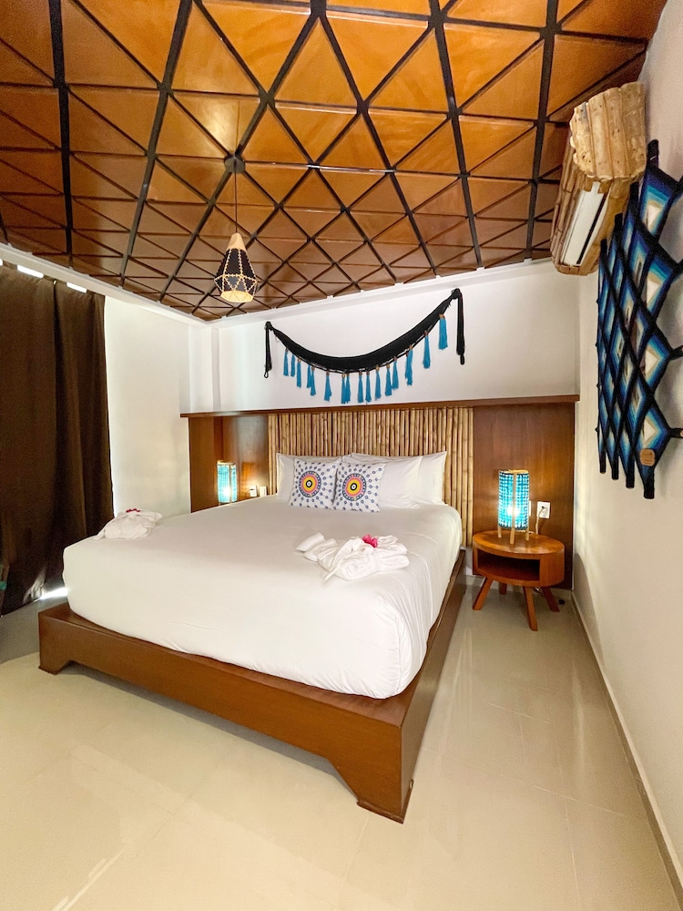 Akuazul Resorts Adults Only 15/50