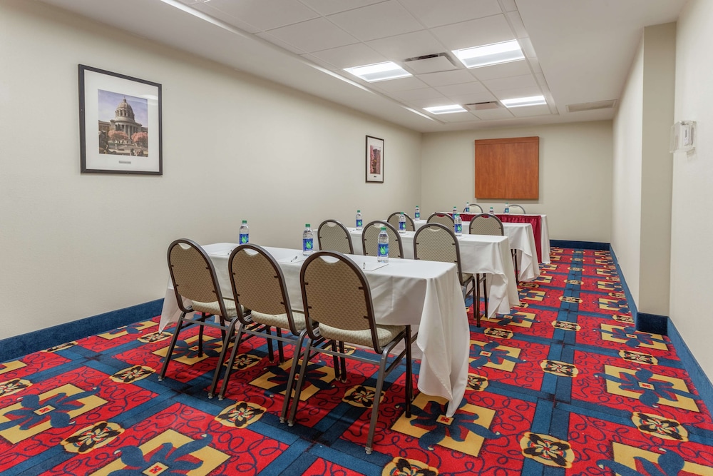 Hampton Inn Jefferson City at Capital Mall 40/43