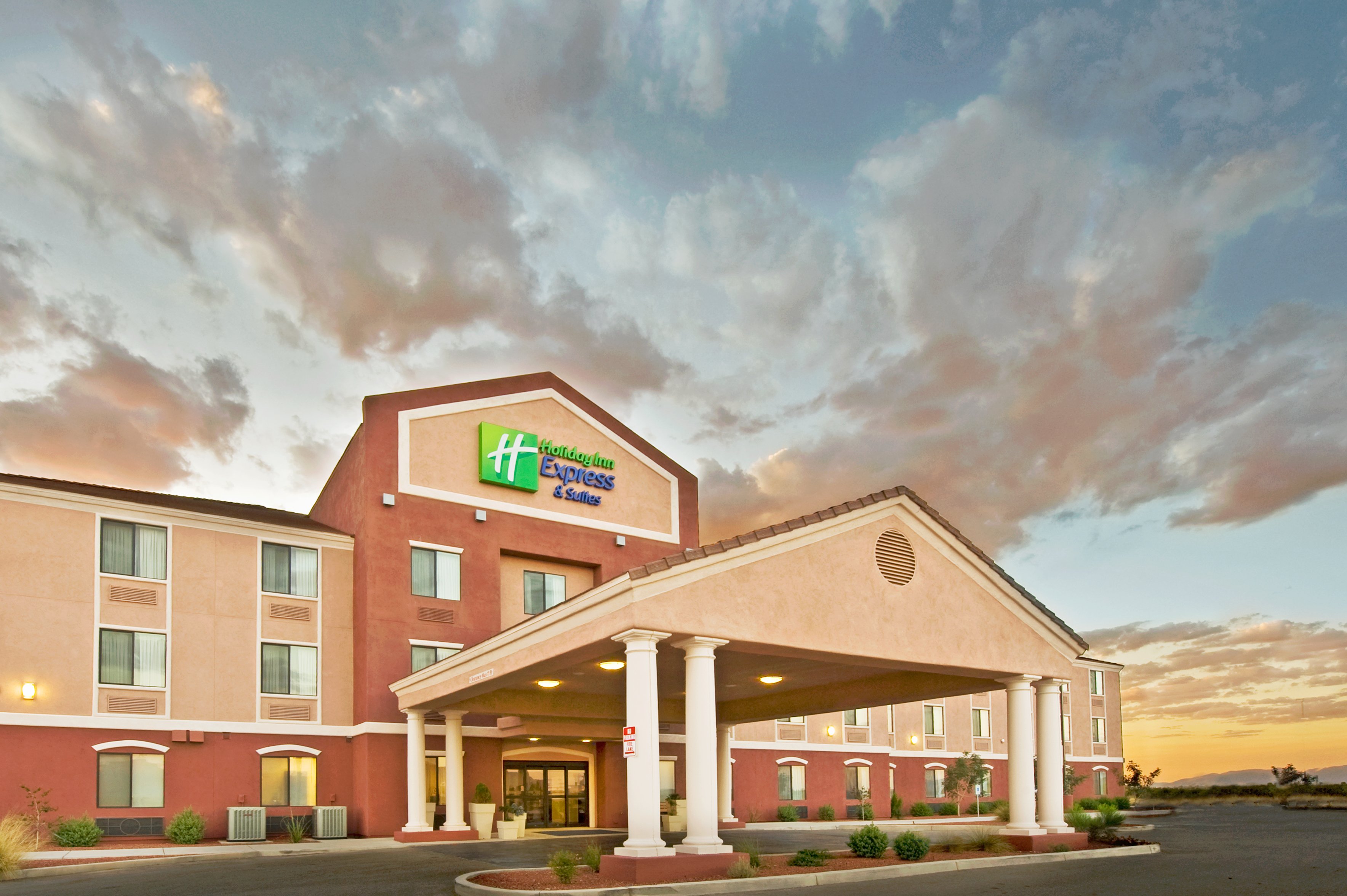 Holiday Inn Express Hotel Suites Willcox 2/53