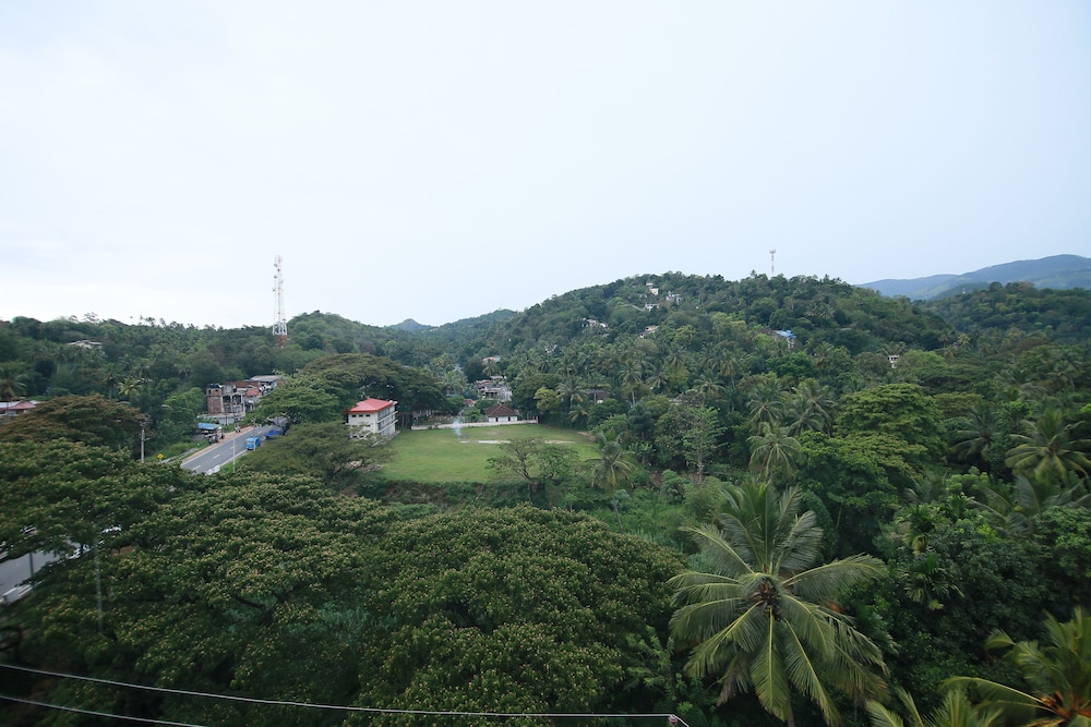 Rivendell Hotel 52/55