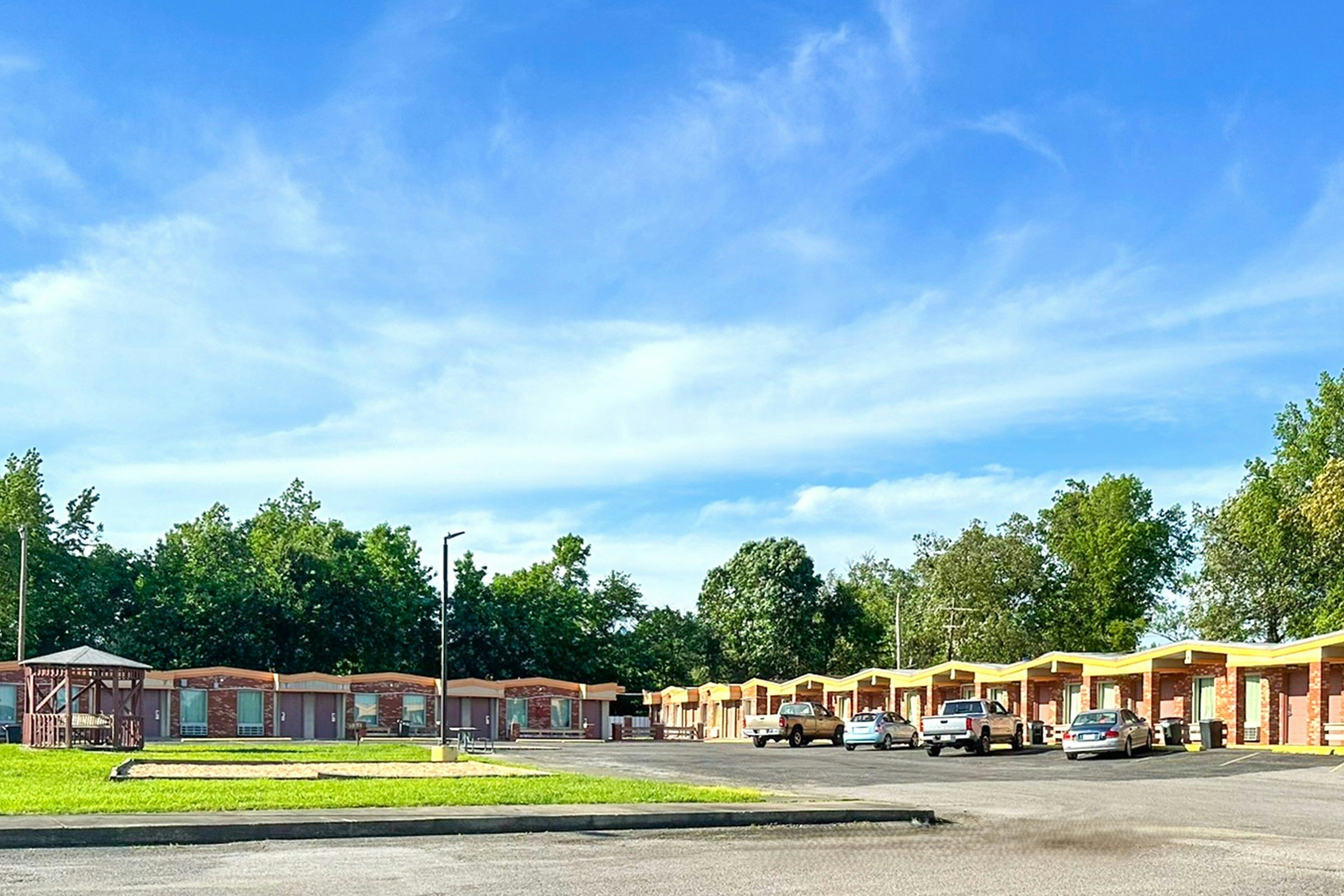 OYO Hickory House Inn 30/38