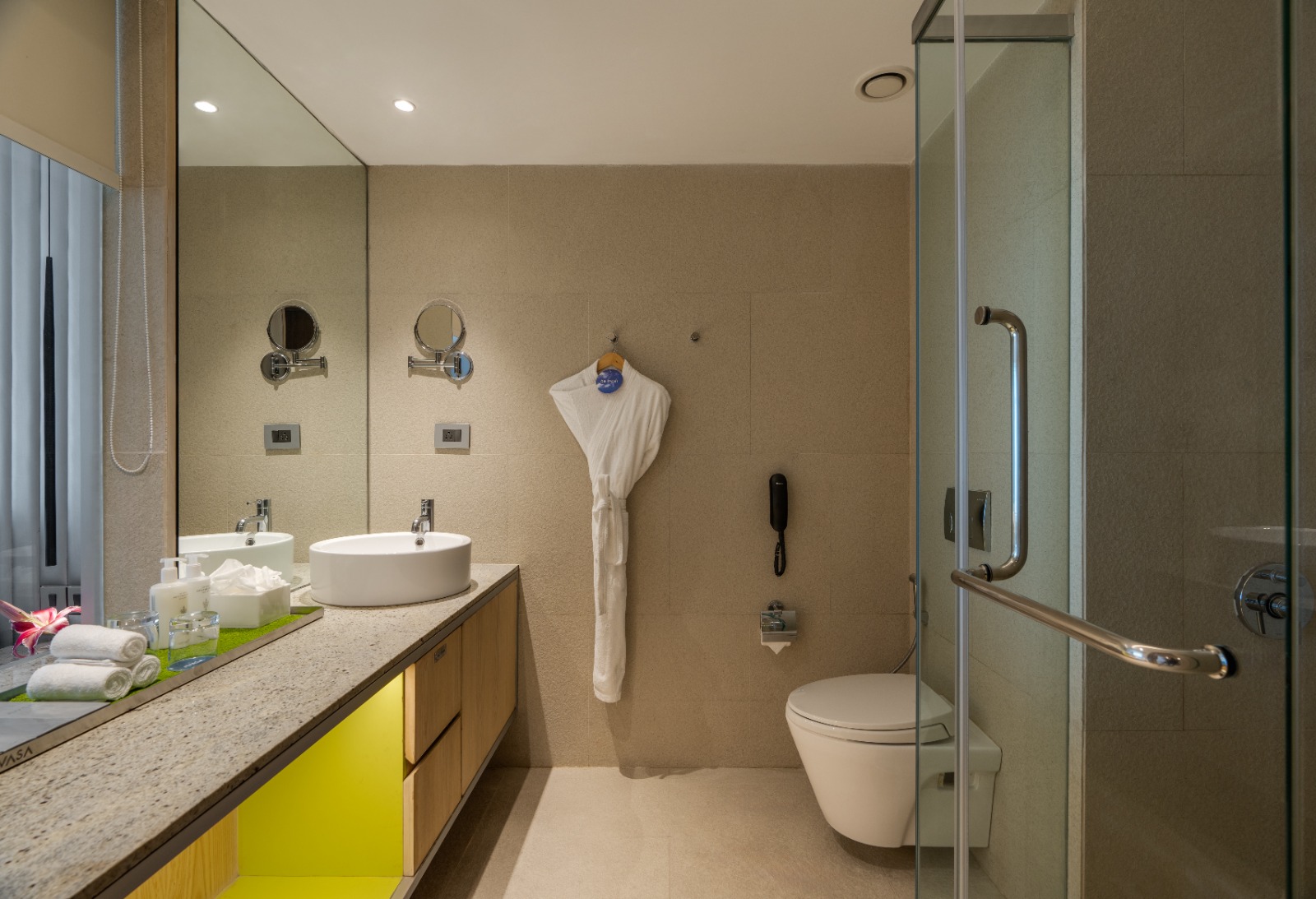 غرفة قياسية بسرير مزدوج، Avasa Hotels 3/3