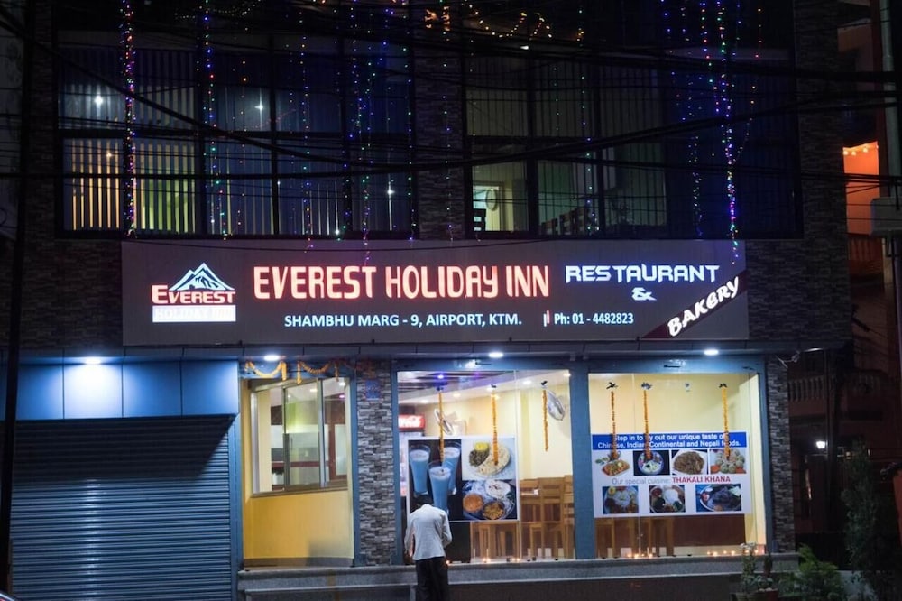 Everest Holiday Inn 4/28
