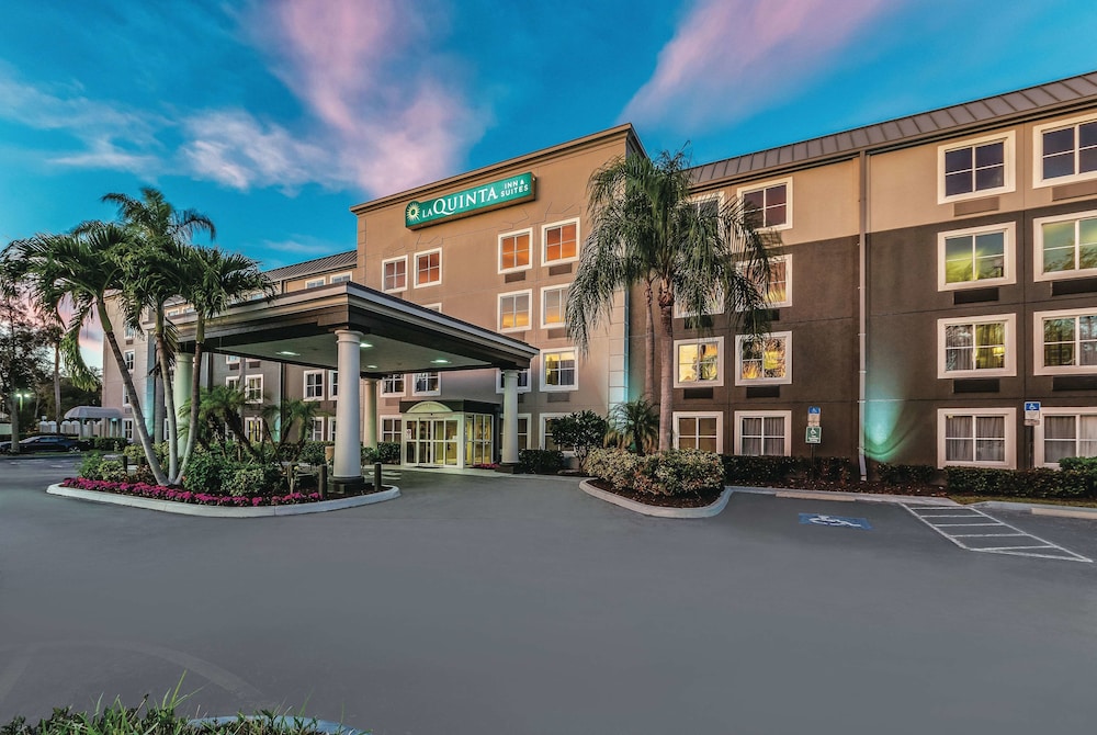 La Quinta Inn & Suites by Wyndham Naples East I-75 1/45
