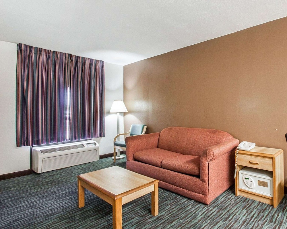 Econo Lodge Inn & Suites Jackson Northwest 26/38