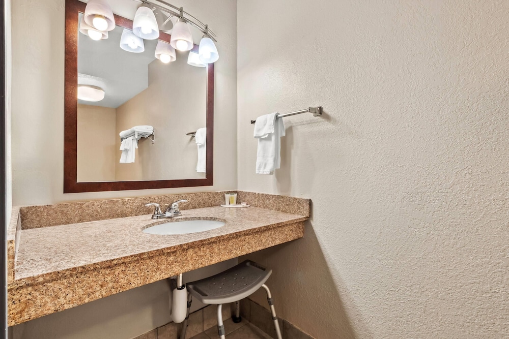 Days Inn by Wyndham Whitmore Lake 61/64