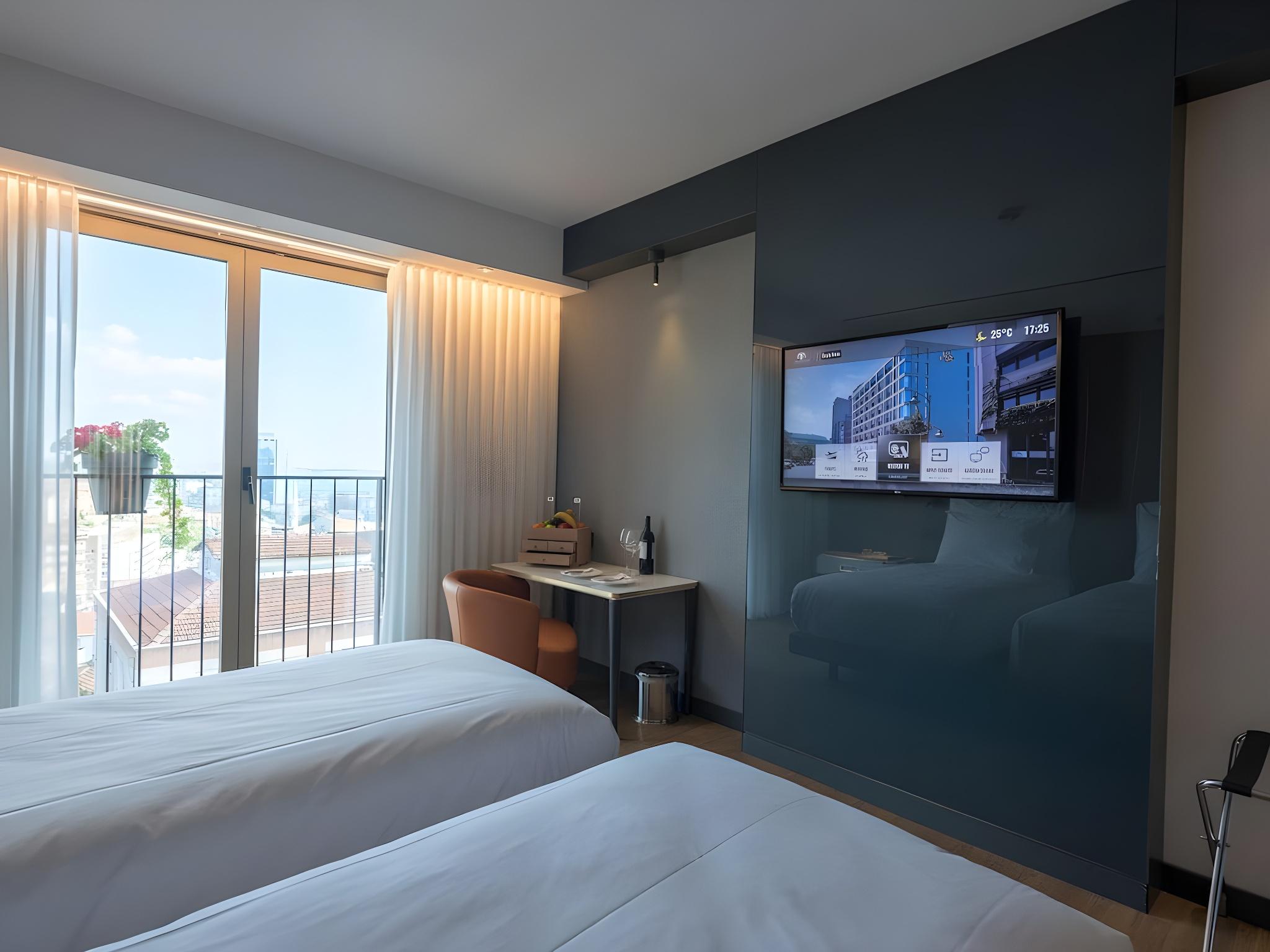 SUPERIOR ROOM