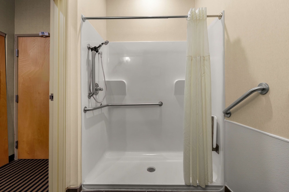 Sonesta Essential Indianapolis Airport 32/34