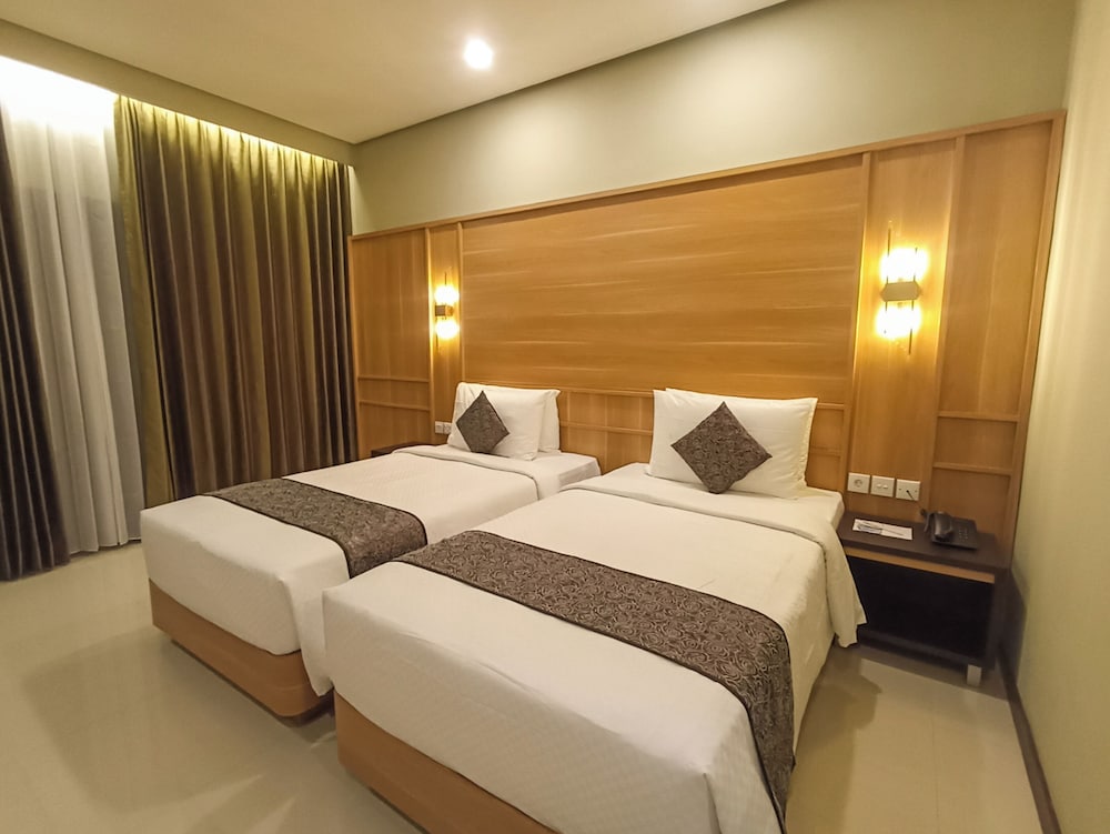 PREMIER, DELUXE, TWIN BEDS