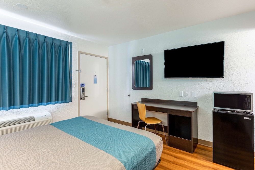 Motel6 Valdosta, GA - University 14/49