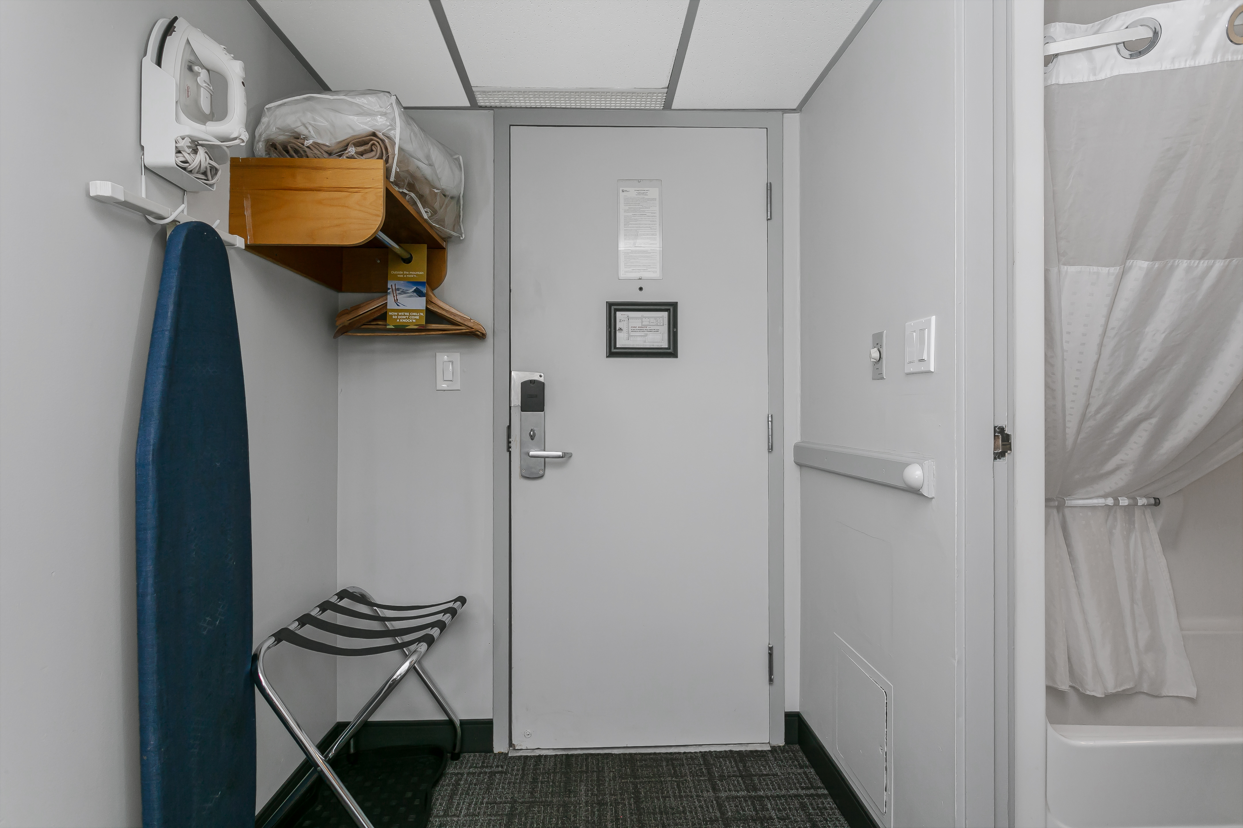 غرفة بسريرين مزدوجين، Tonquin Inn Jasper Hotel 8/8