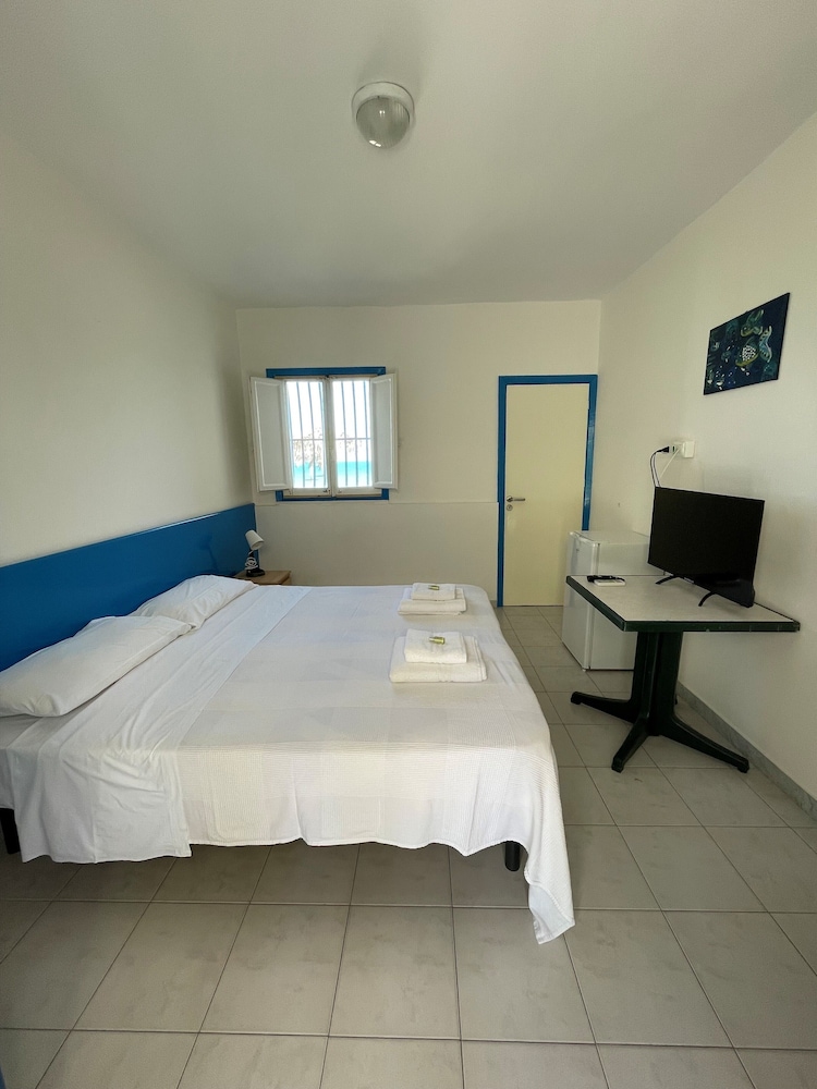 STANDARD, QUEEN BED, SEA VIEW