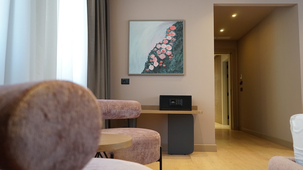 Arbnor Hotel 35/50