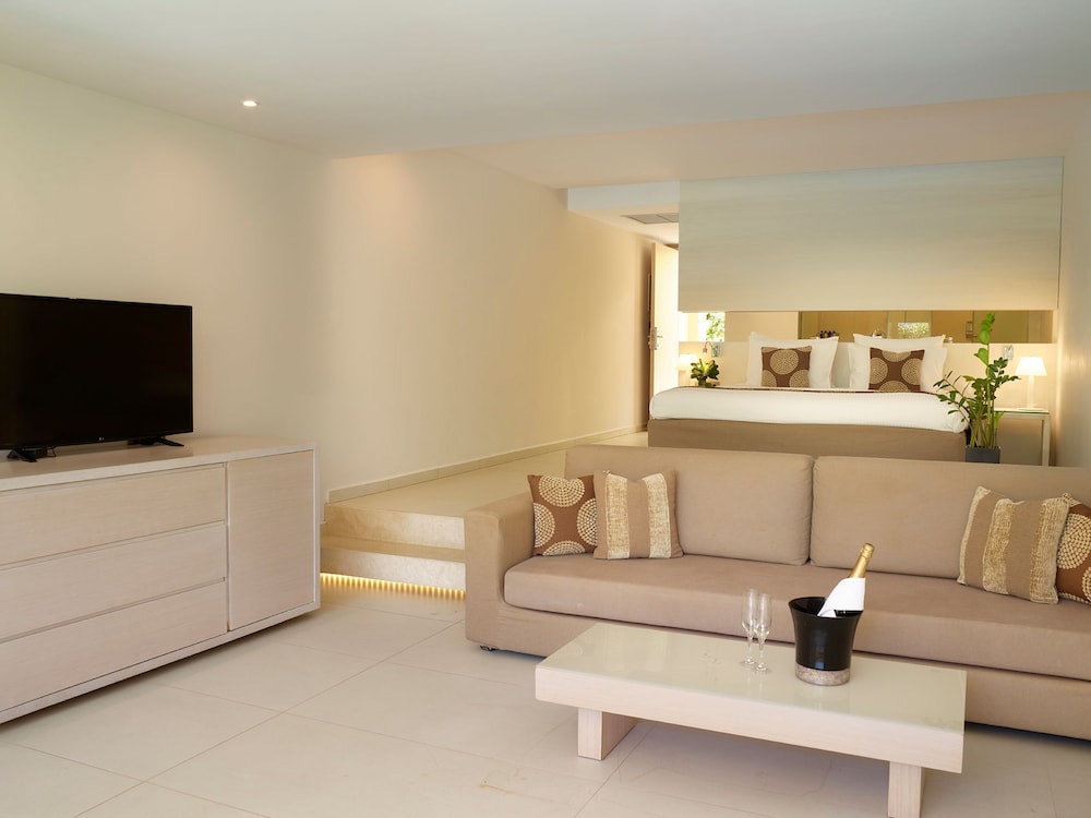 The Ixian Grand and All Suites Adults Only Hotel 51/67
