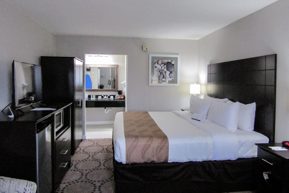 Quality Inn & Suites Kissimmee near Main Gate 9/41