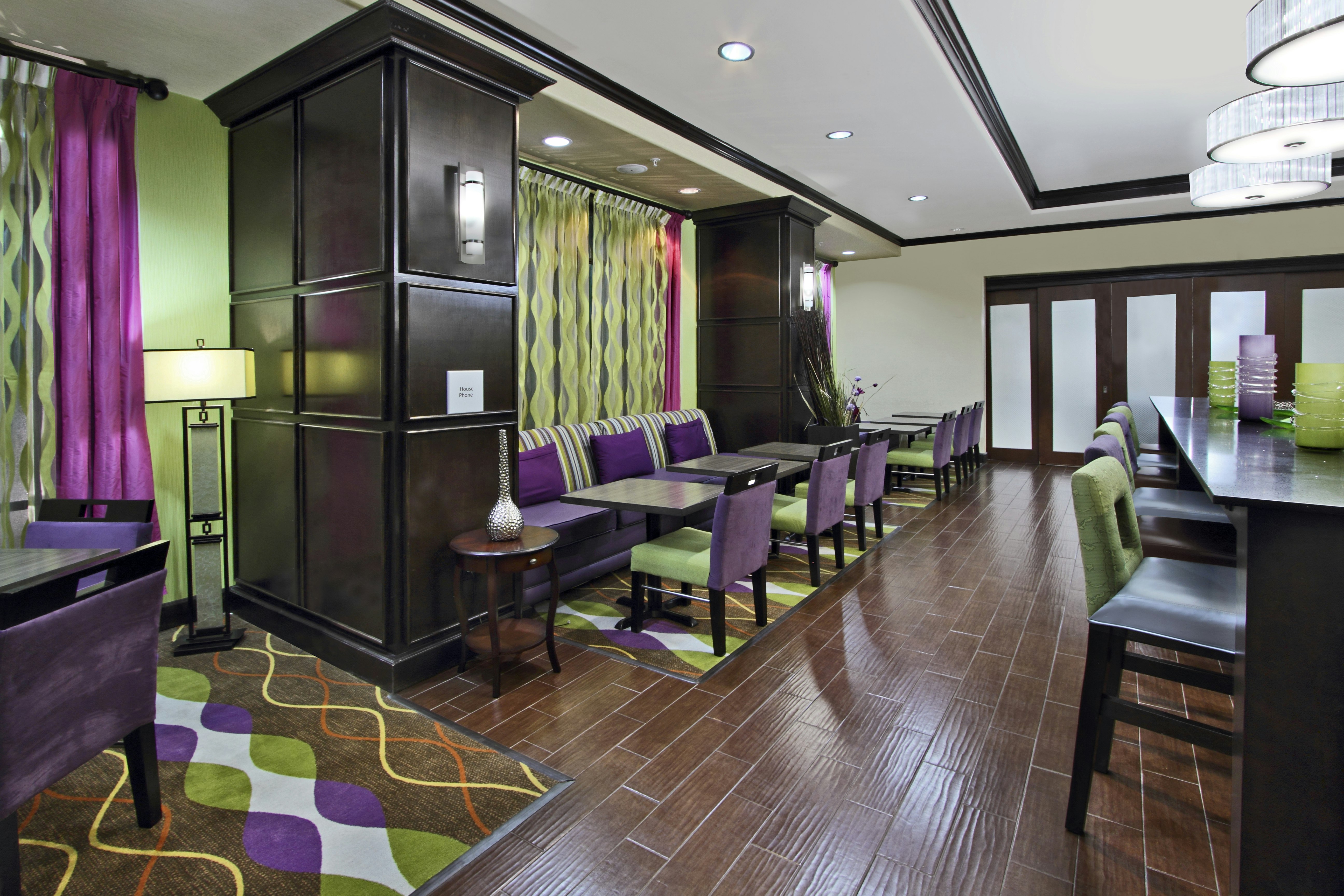 Hampton Inn Beeville 24/37