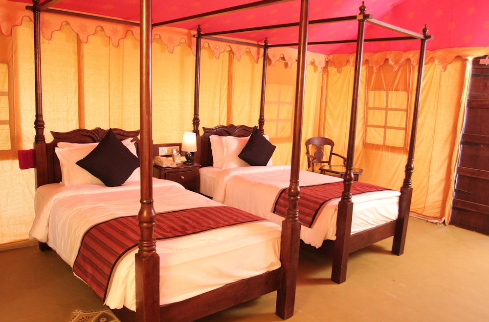 Hut, Deluxe, Queen Bed
