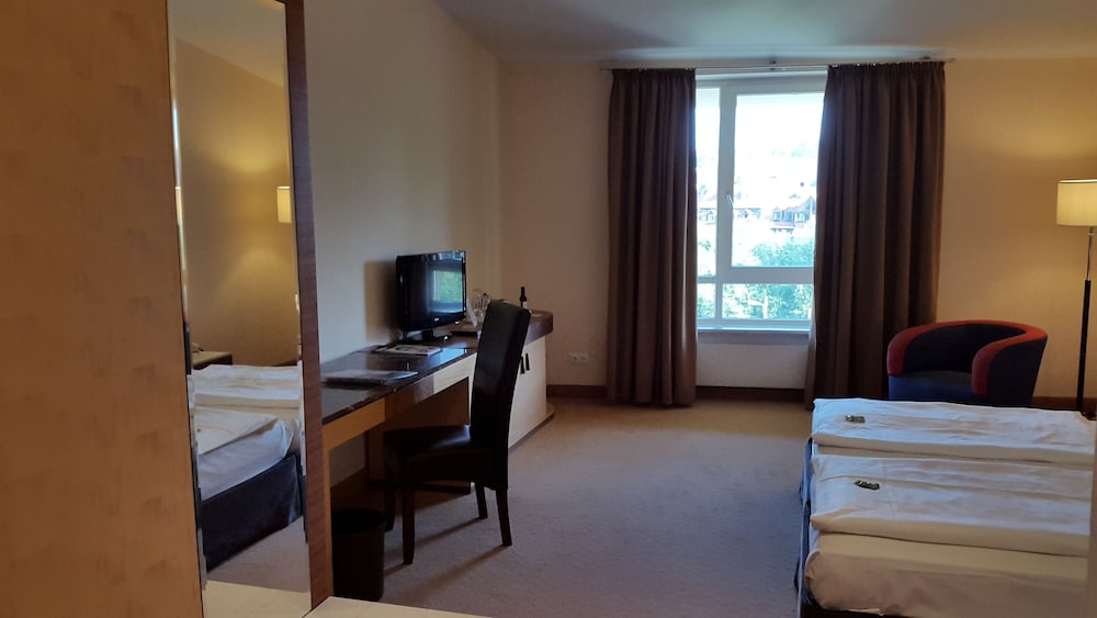 Sorat Insel-Hotel Regensburg 12/50
