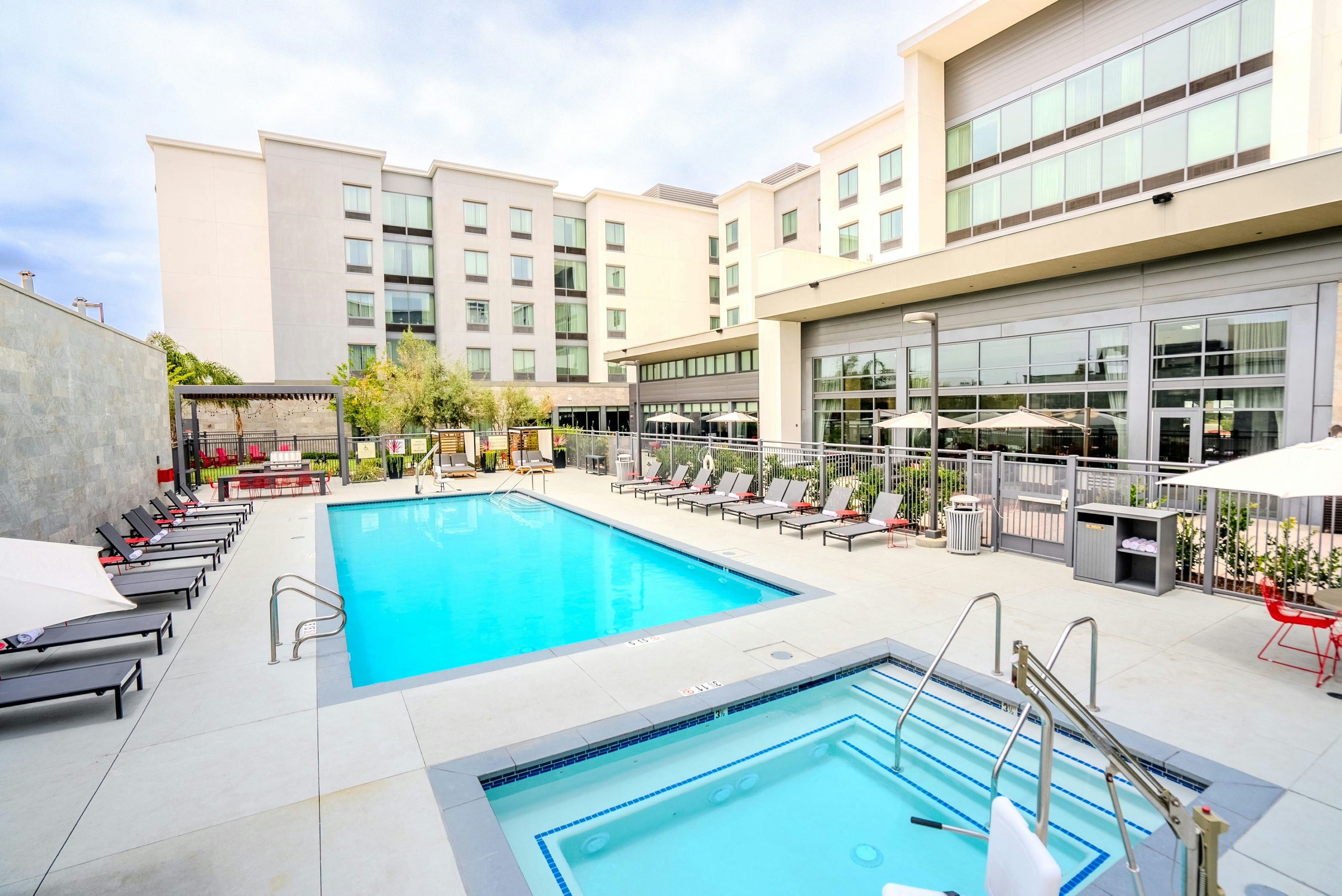 Hampton Inn Long Beach Airport 63/67