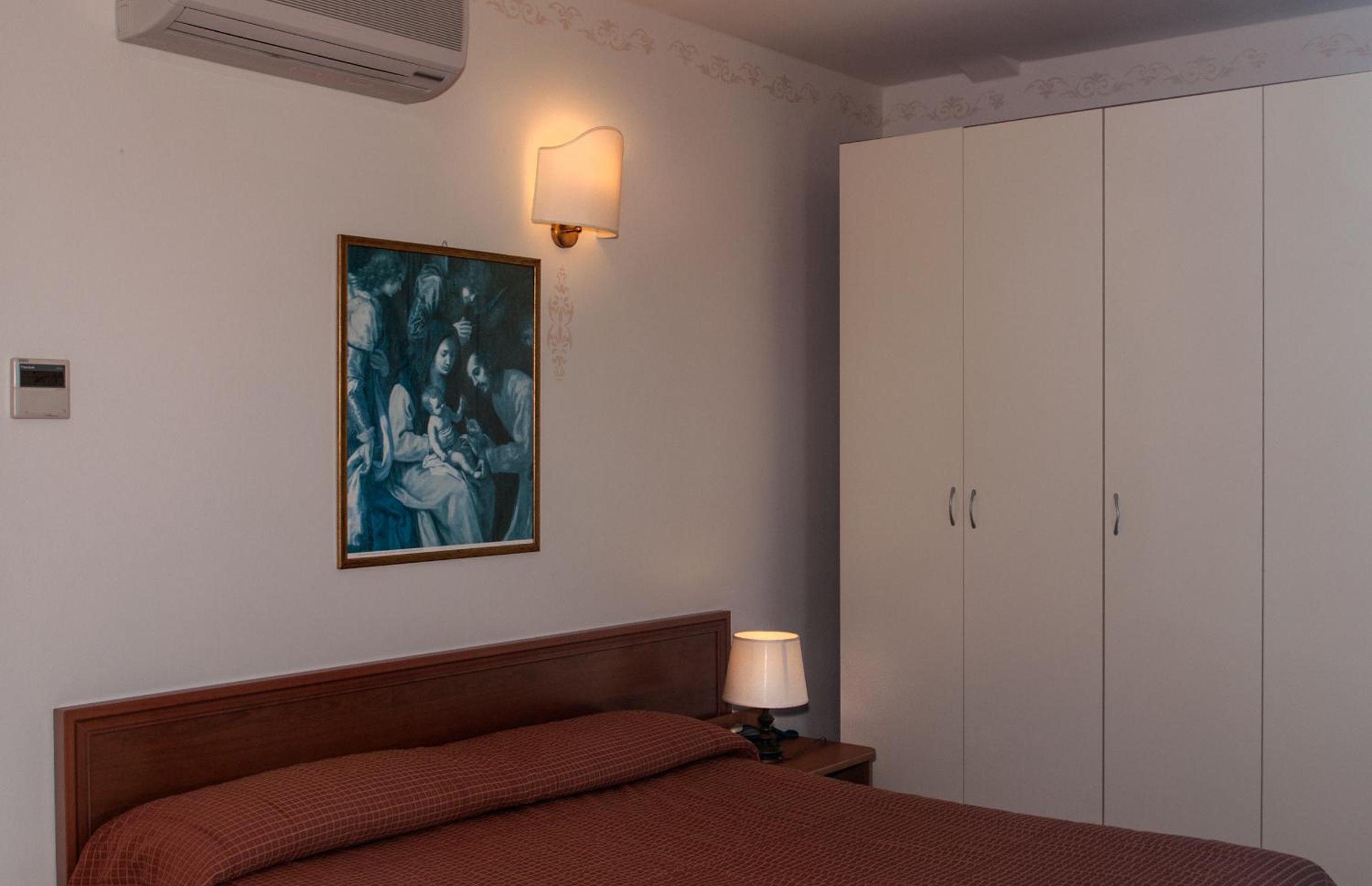 HOTEL VILLA OMBROSA 32/52