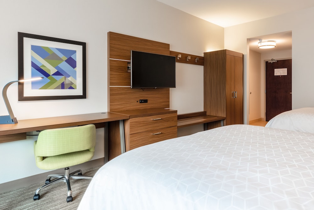 HOLIDAY INN EXPRESS CALHOUN SOUTH 27/82