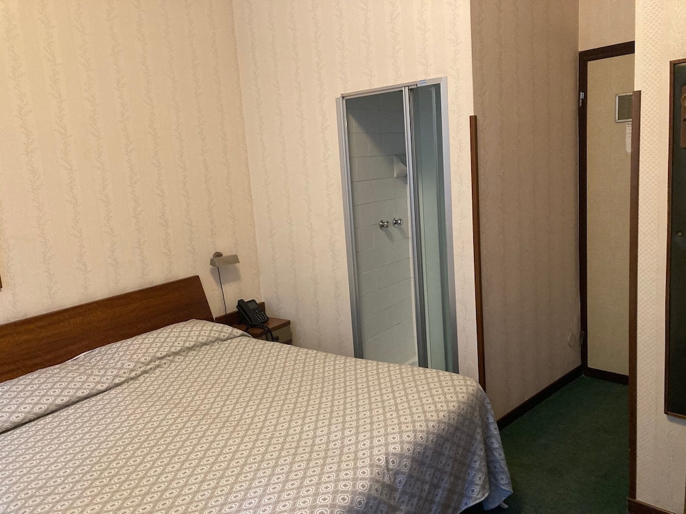London Hotel 7/64