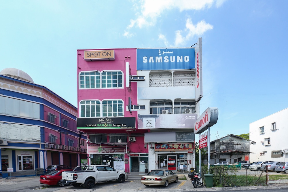 SPOT ON 89796 D'noor Budget Inn 26/27