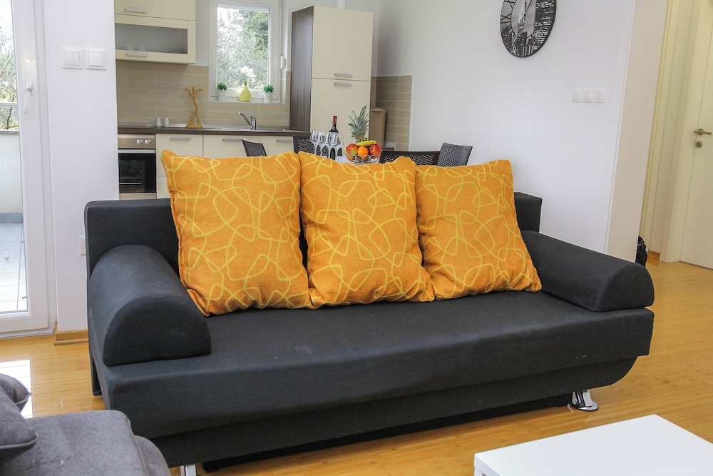 Summer Breeze Apartments 22/45