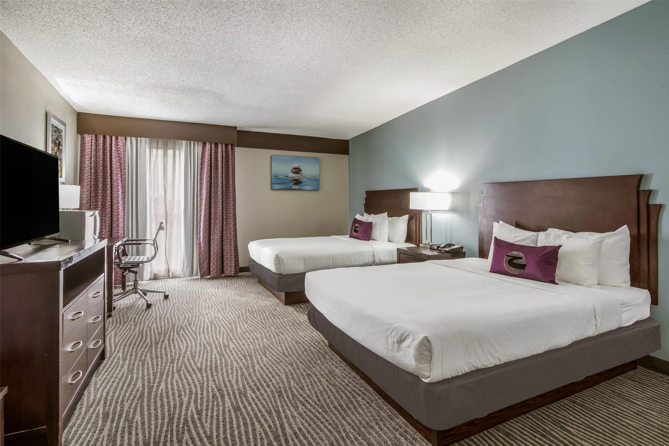 EFFICIENCY, 2 QUEEN BEDS