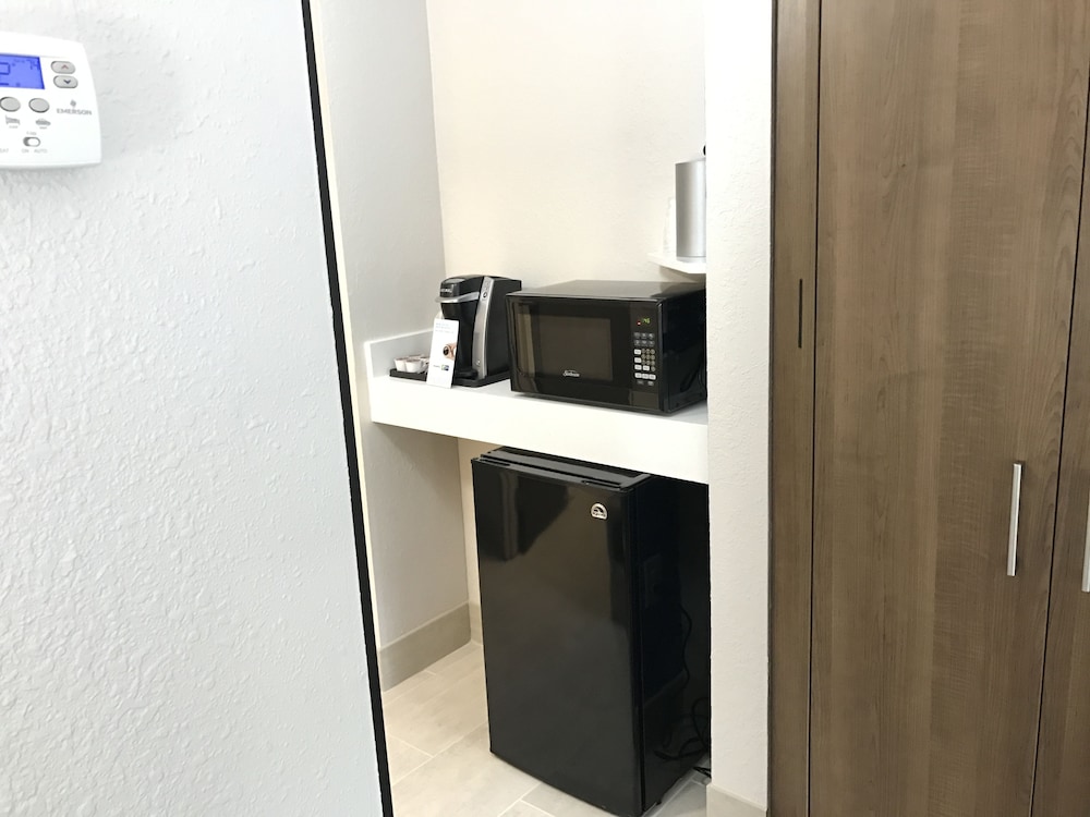 Holiday Inn Express Naples South I 75 58/67