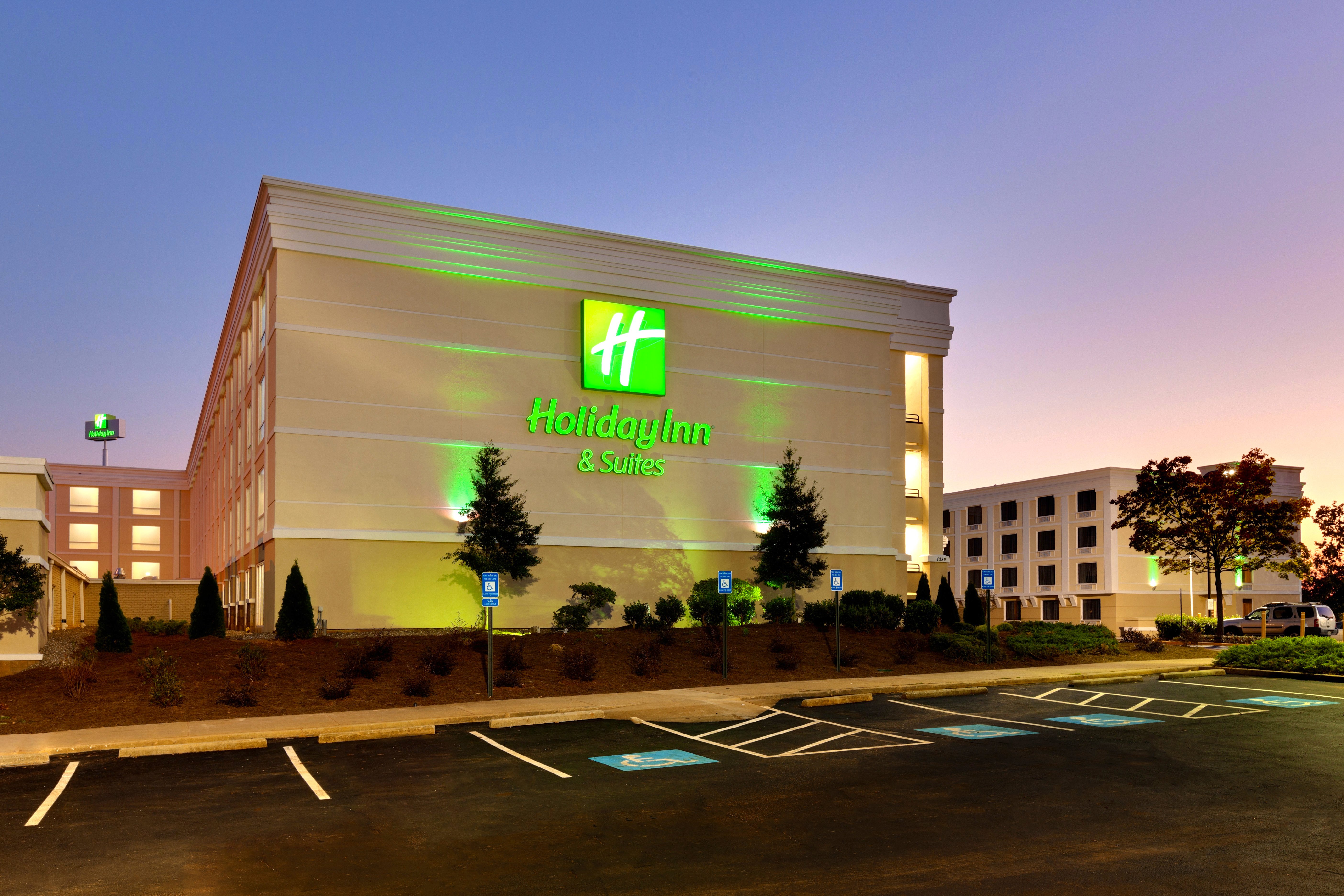 Holiday Inn Hotel Suites Atlanta Airport North 6/42