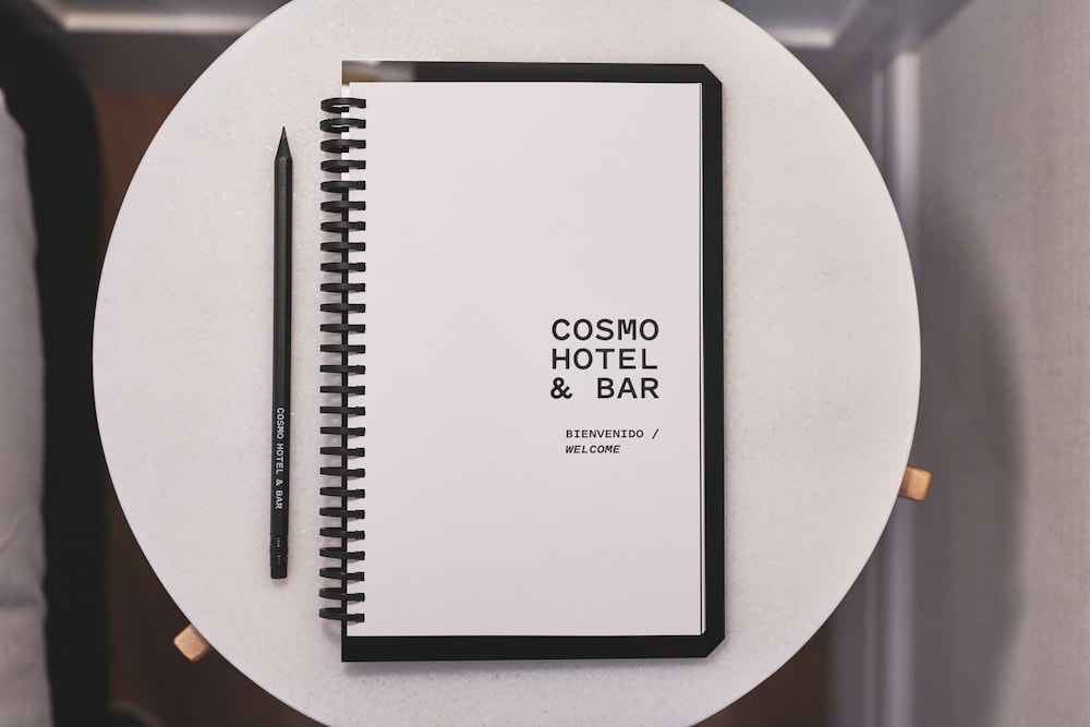 COSMO HOTEL Y BAR 24/50