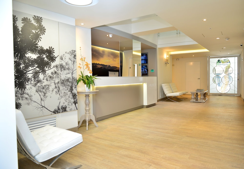Park V Hotel Suites 6/45