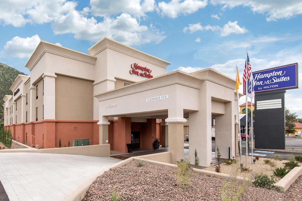 Hampton Inn and Suites Ruidoso Downs 1/37