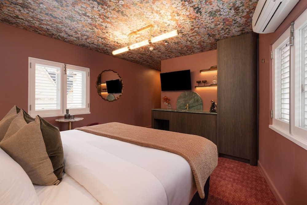 PREMIUM, KING BED