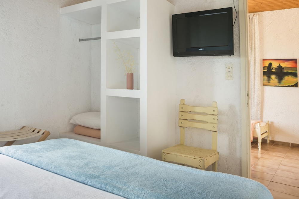 Metaxatos Apartments 10/70