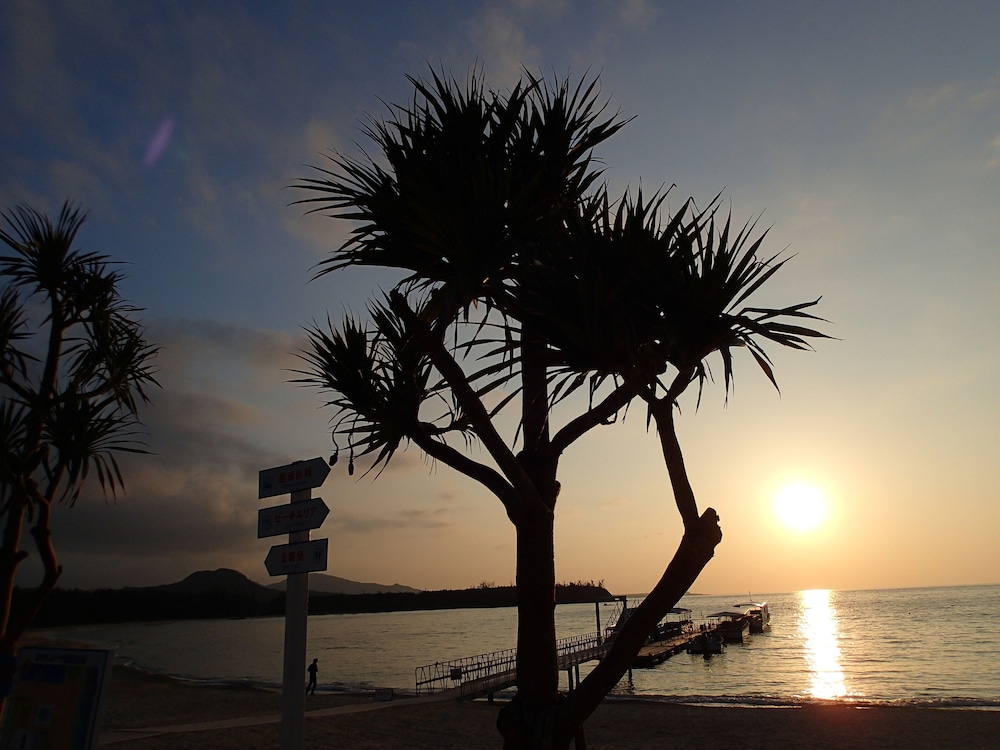 OKINAWA KARIYUSHI LCH.RESORT on The Beach 32/50
