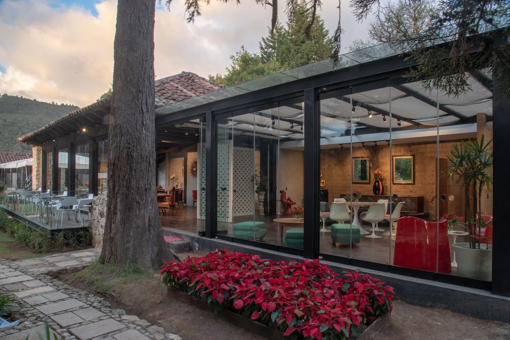 Uvence Arte + Hotel 2/50