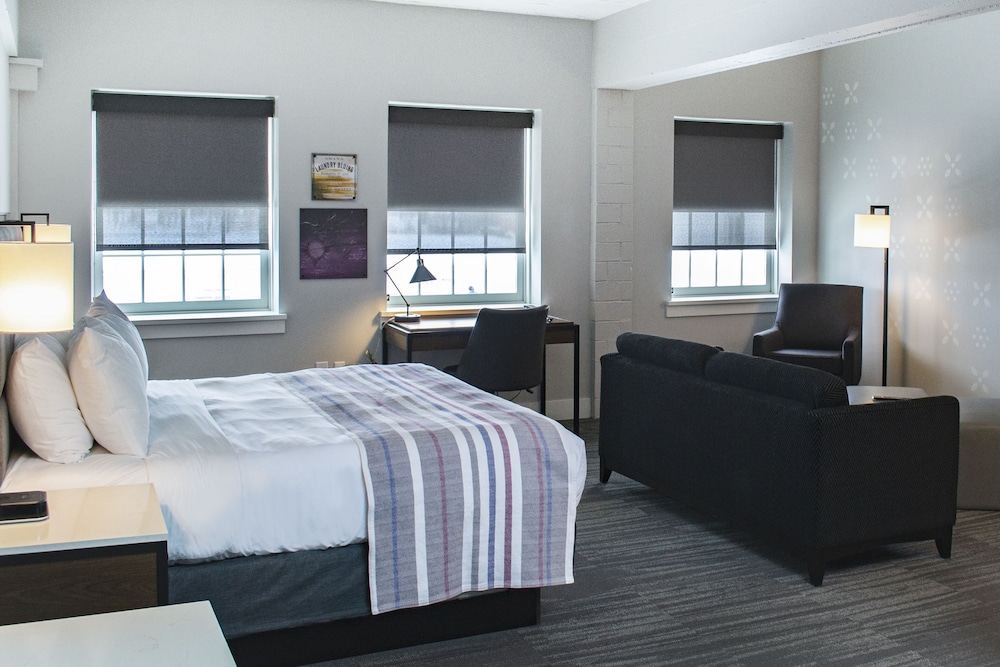 Executive, Studio, Suite, King Bed