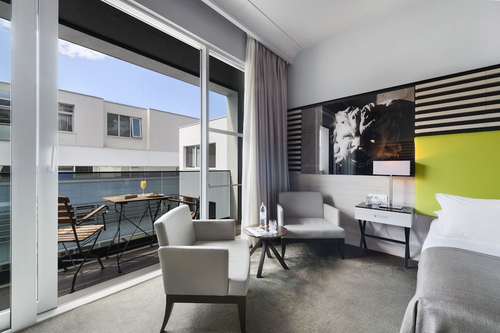 Lero Hotel 58/82