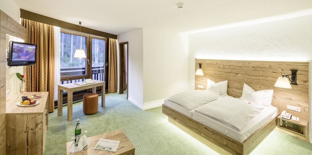 Family, Double and Bunk Bed, Woodside View