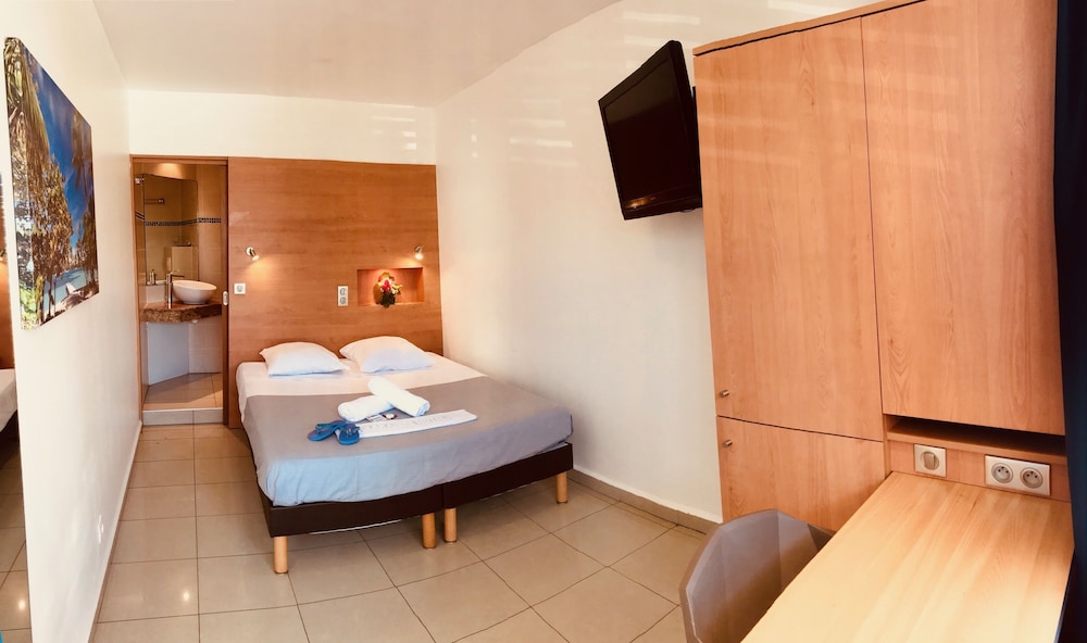KARAIBES HOTEL 22/65