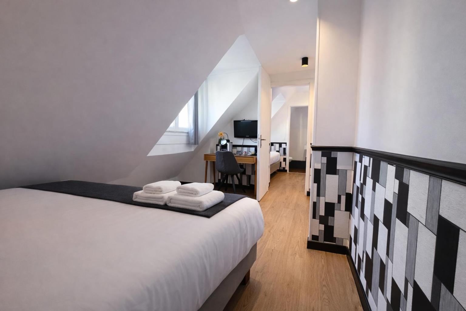 Room, Triple