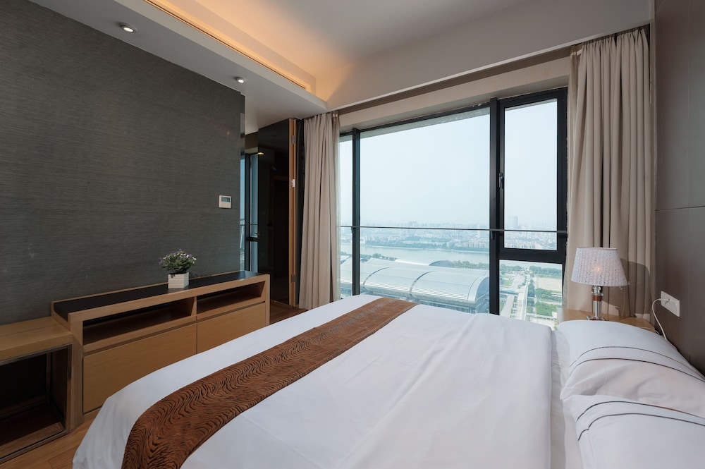 Yicheng Apartment Poly World Center 19/59