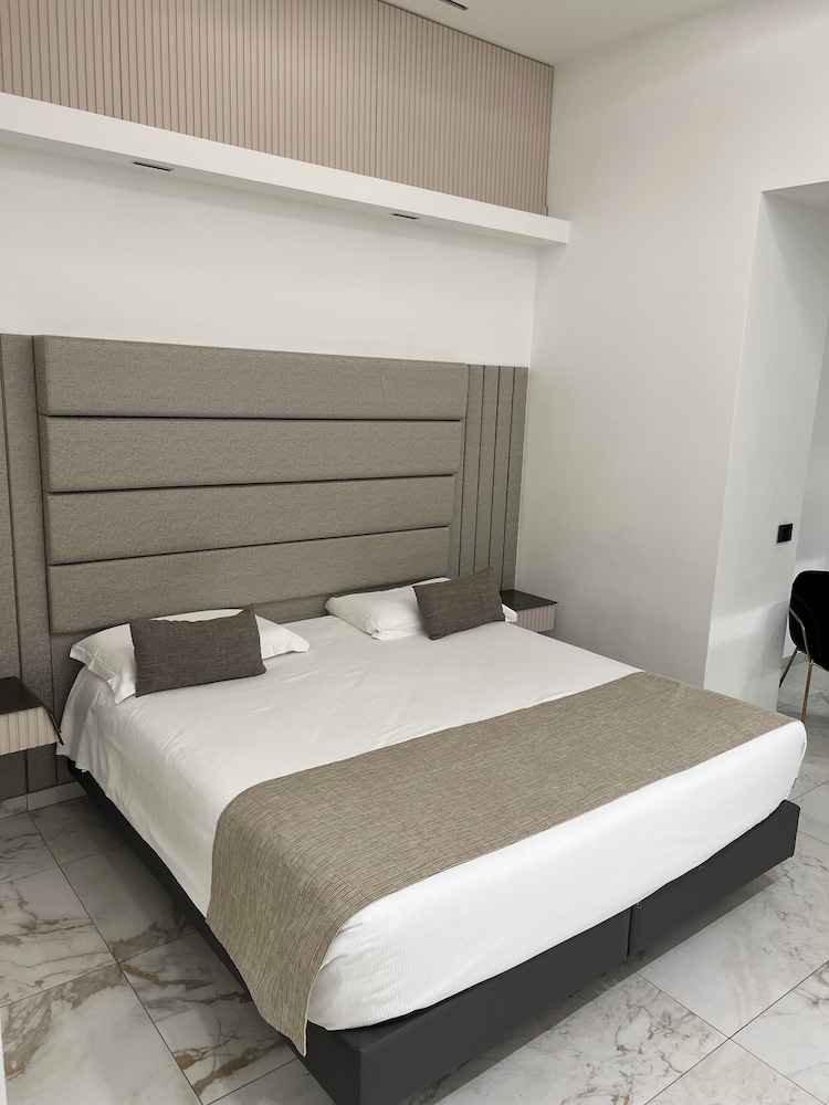 2 BEDROOMS, JUNIOR SUITE