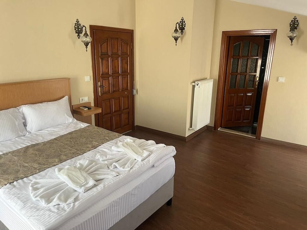 DELUXE, DOUBLE BED