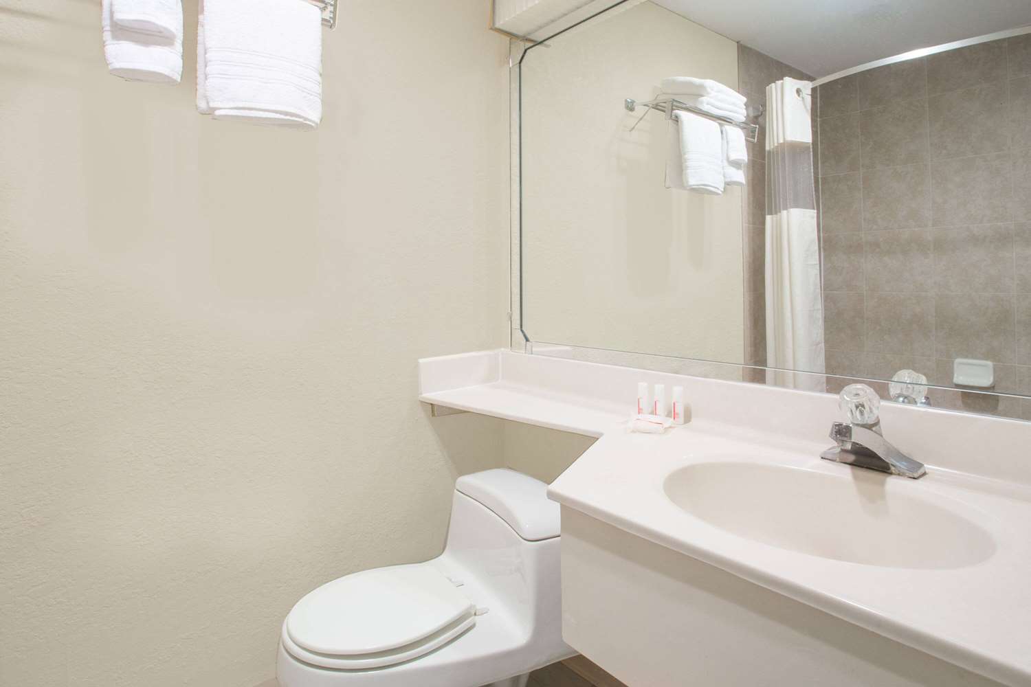 Days Inn by Wyndham Ocala North 15/19