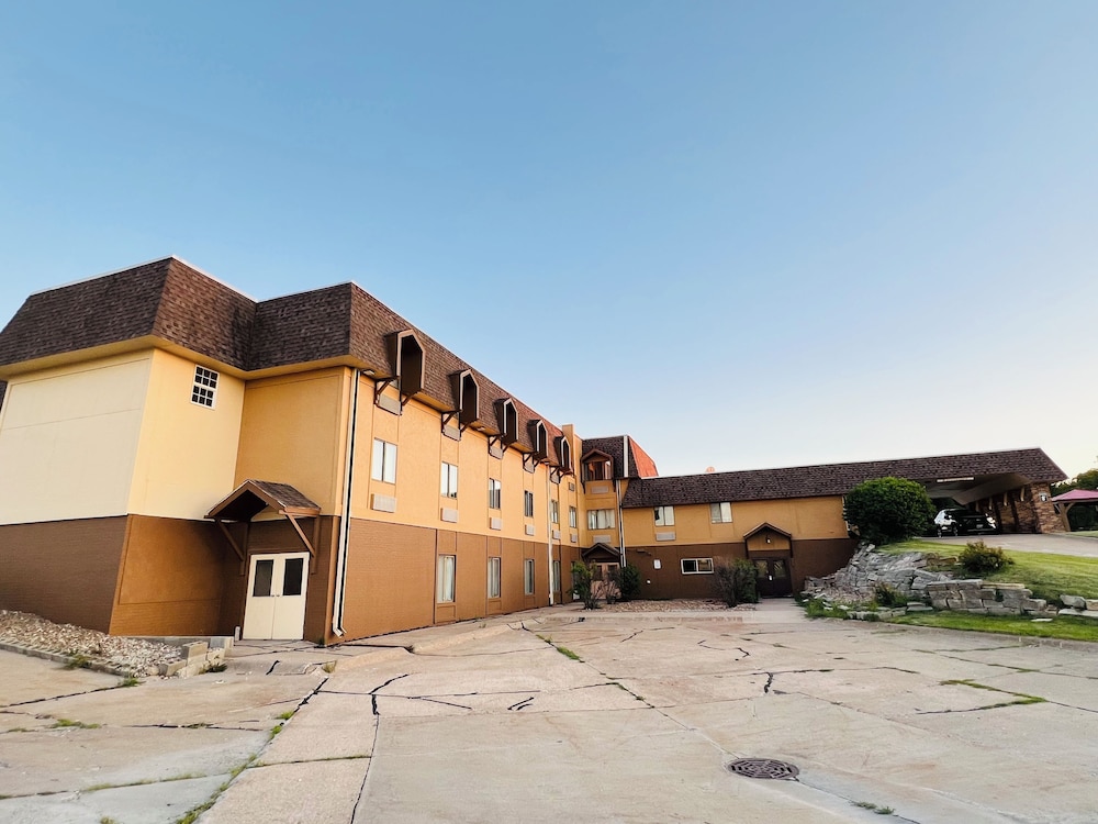 Hometown Inn Suites 5/50
